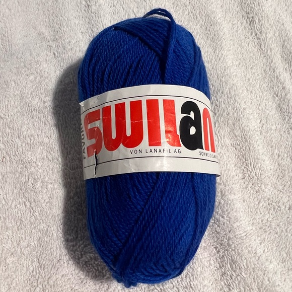 Favora Swilan Yarn-60% Virgin Wool-40% Polyamide 1.75 Oz/ Blue. - Picture 1 of 4